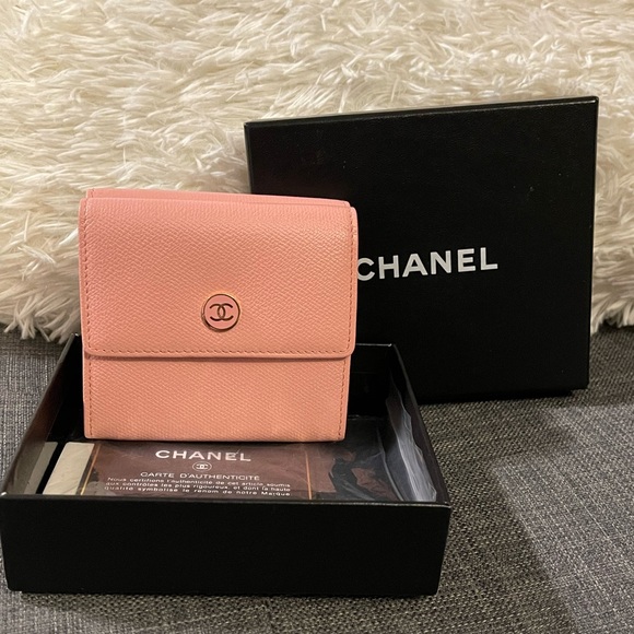 Authentic Pre-loved CHANEL Compact Double-Sided Wallet in Pink Leather - Picture 2 of 13